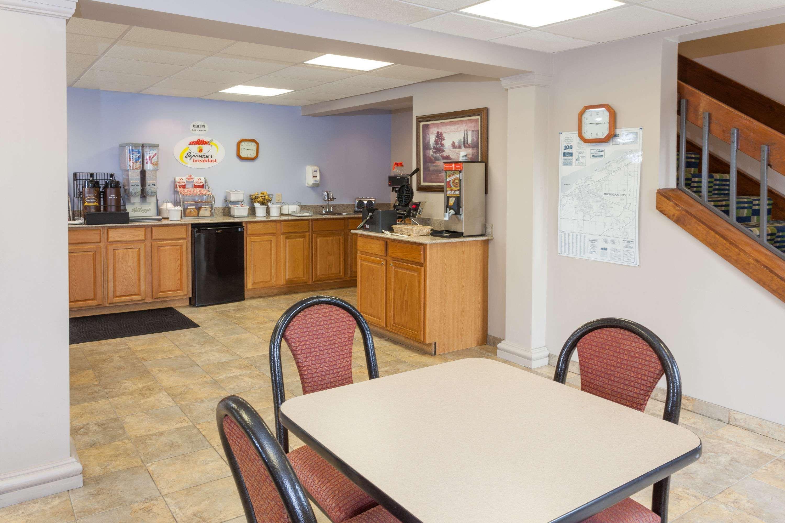 Super 8 By Wyndham Michigan City Buitenkant foto